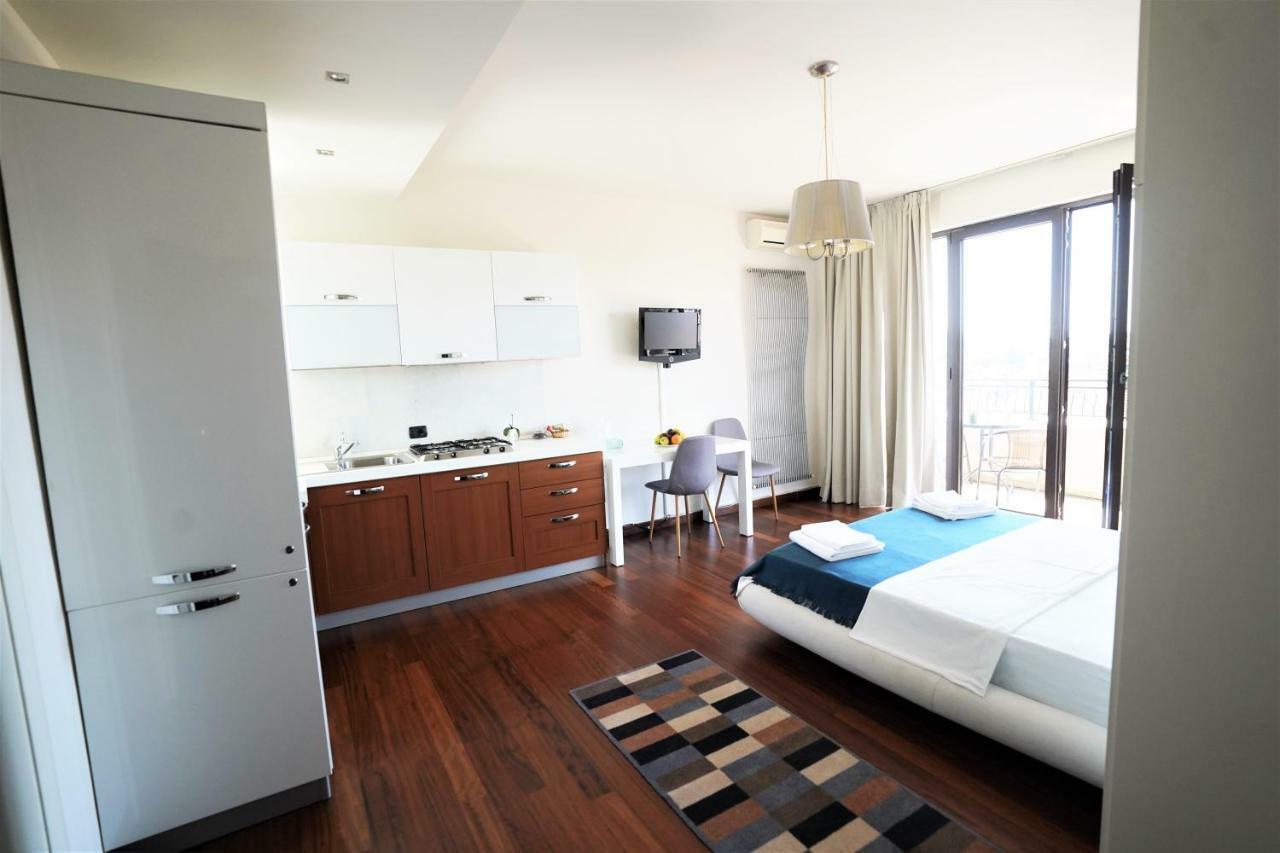 City Center Premium Apartments ブカレスト エクステリア 写真